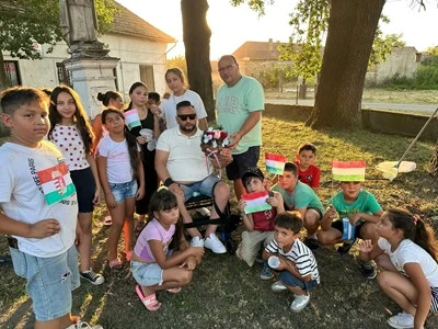 „Magyarország 100 arca”- Önkéntesekkel hidat építünk közösségek között