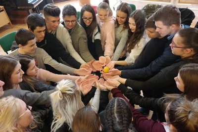 Youth in Centre - Fiatalok a KÖZ-Pontban